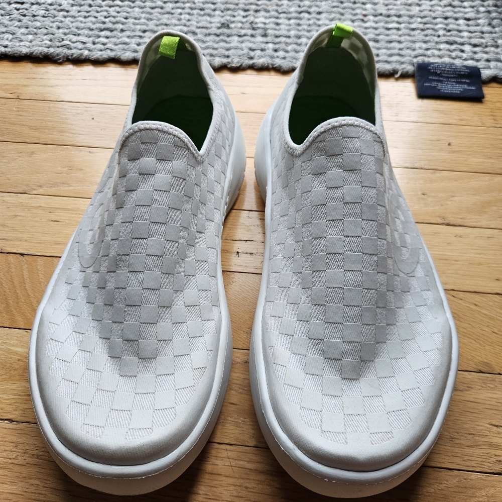 Oofos OOMG EEZEE Low Shoe Size US 10 EURO 43 White Checkerboard Slipon